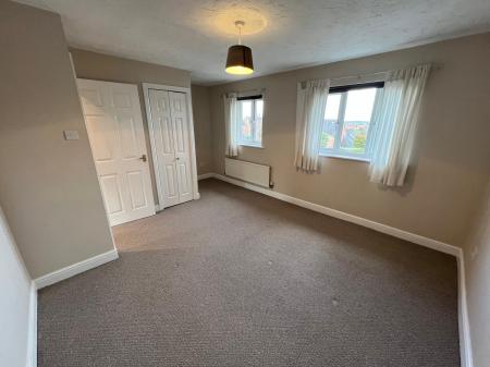 2 bedroom Town house to let in Woodpecker Close, Bingham, NG13
