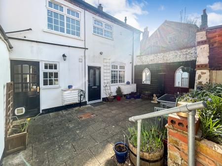 2 bedroom Flat to let in Church Lane, Long Clawson, LE14