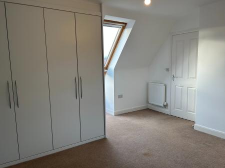 5 bedroom Detached house to let in Meteor Close, Newton, NG13