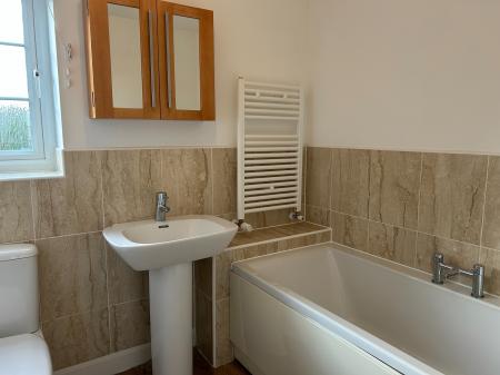 5 bedroom Detached house to let in Meteor Close, Newton, NG13