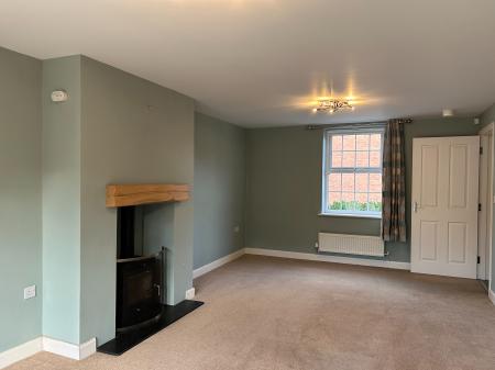 5 bedroom Detached house to let in Meteor Close, Newton, NG13