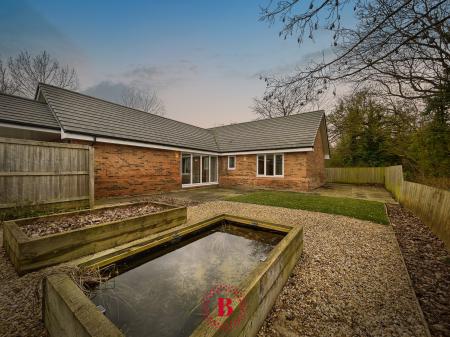 4 bedroom Bungalow for sale in Melton Road, Asfordby Hill, LE14