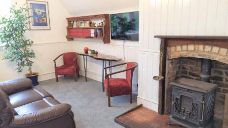 2 bedroom Apartment to let in Hall Drive, Burton Lazars, LE14