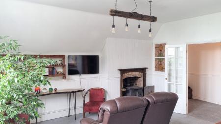 2 bedroom Apartment to let in Hall Drive, Burton Lazars, LE14