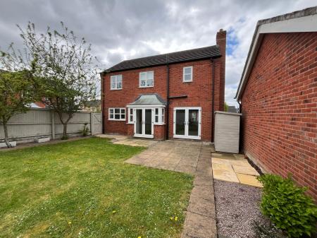 4 bedroom Detached house to let in Rossiter Close, Melton Mowbray, LE13
