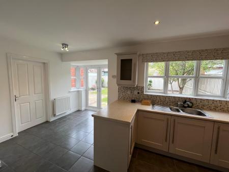 4 bedroom Detached house to let in Rossiter Close, Melton Mowbray, LE13