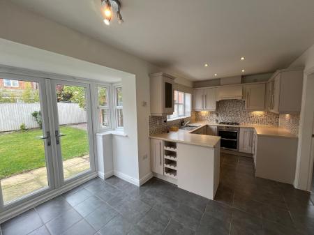 4 bedroom Detached house to let in Rossiter Close, Melton Mowbray, LE13