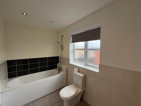 4 bedroom Detached house to let in Rossiter Close, Melton Mowbray, LE13