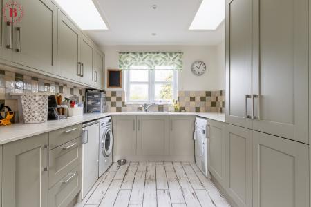 5 bedroom Detached house for sale in Windmerpool Lane, Willoughby On-The-Wolds, LE12