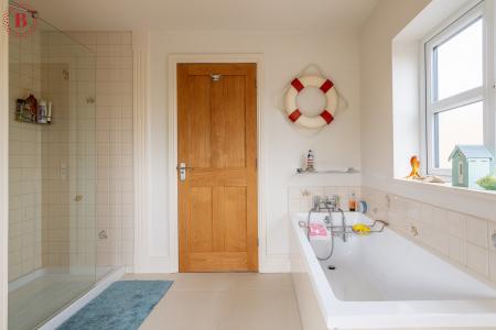 5 bedroom Detached house for sale in Windmerpool Lane, Willoughby On-The-Wolds, LE12