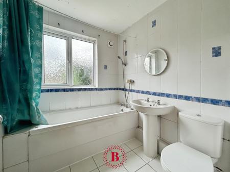 3 bedroom Semi-detached house for sale in Lake Terrace, Melton Mowbray, LE13