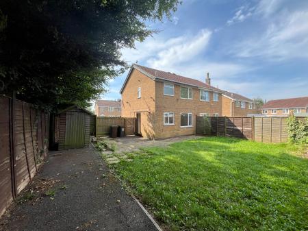 3 bedroom Semi-detached house to let in Hawthorn Drive, Melton Mowbray, LE13