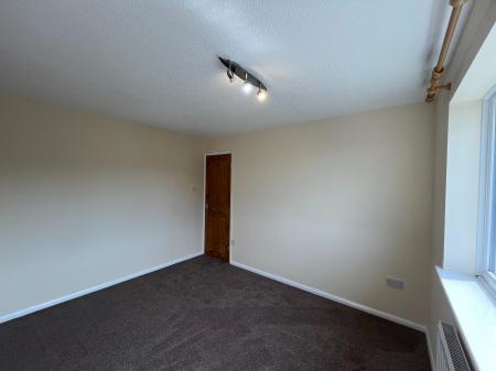 3 bedroom Semi-detached house to let in Hawthorn Drive, Melton Mowbray, LE13