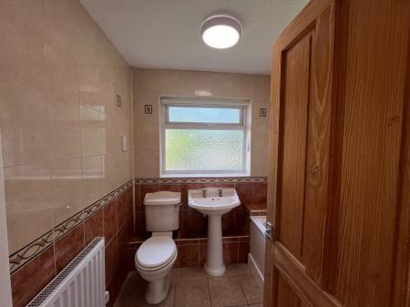 3 bedroom Semi-detached house to let in Hawthorn Drive, Melton Mowbray, LE13