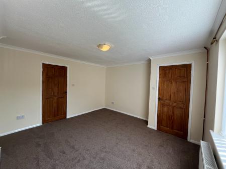3 bedroom Semi-detached house to let in Hawthorn Drive, Melton Mowbray, LE13