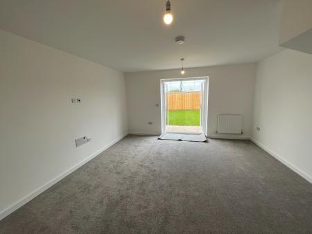 2 bedroom Semi-detached house to let in King Edward Avenue, Melton Mowbray, LE13