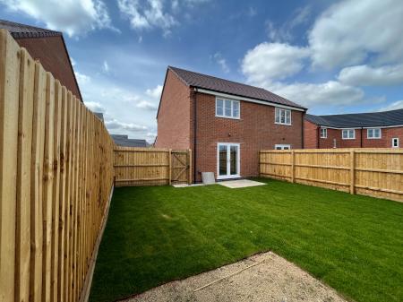2 bedroom Semi-detached house to let in King Edward Avenue, Melton Mowbray, LE13