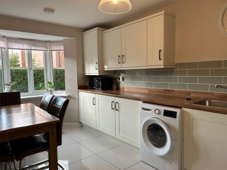 4 bedroom Semi-detached house to let in Mason Road, Melton Mowbray, LE13