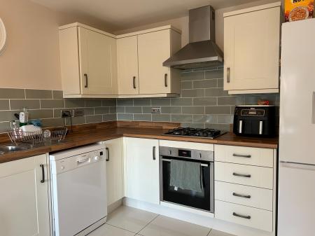 4 bedroom Semi-detached house to let in Mason Road, Melton Mowbray, LE13