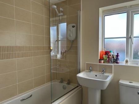 4 bedroom Semi-detached house to let in Mason Road, Melton Mowbray, LE13