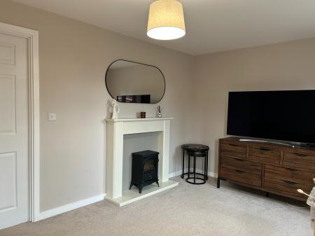 4 bedroom Semi-detached house to let in Mason Road, Melton Mowbray, LE13