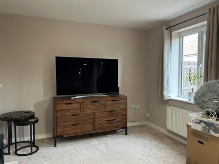 4 bedroom Semi-detached house to let in Mason Road, Melton Mowbray, LE13
