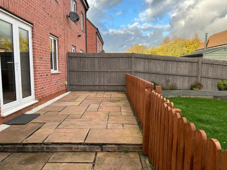 4 bedroom Semi-detached house to let in Mason Road, Melton Mowbray, LE13