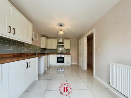 4 bedroom Semi-detached house for sale in Mason Road, Melton Mowbray, LE13