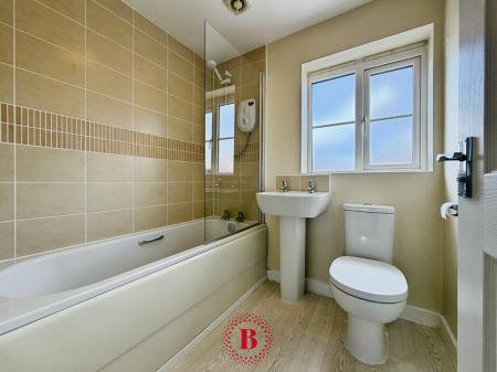4 bedroom Semi-detached house for sale in Mason Road, Melton Mowbray, LE13