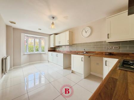 4 bedroom Semi-detached house for sale in Mason Road, Melton Mowbray, LE13