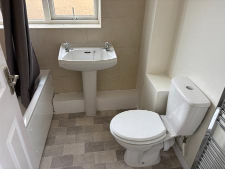 2 bedroom Semi-detached house to let in West Avenue, Melton Mowbray, LE13