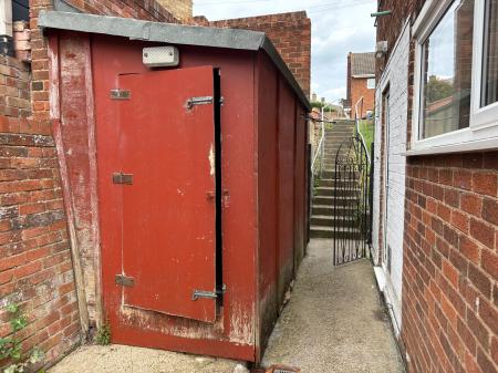 2 bedroom Semi-detached house to let in West Avenue, Melton Mowbray, LE13