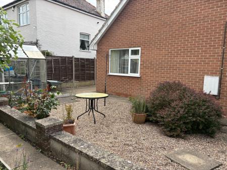 3 bedroom Detached bungalow to let in Walnut Paddock, Harby, LE14