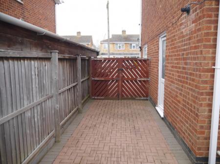 2 bedroom Semi-detached house to let in Solway Close, Melton Mowbray, LE13