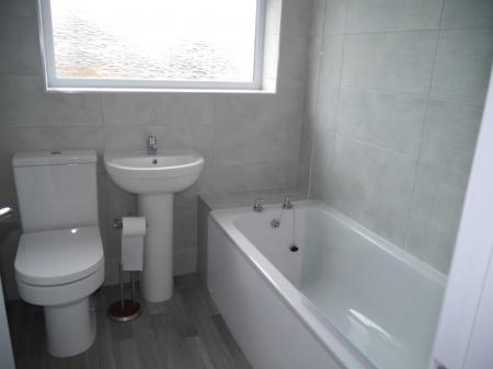 2 bedroom Semi-detached house to let in Solway Close, Melton Mowbray, LE13