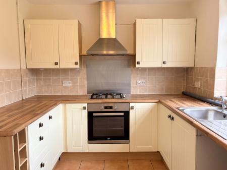3 bedroom Semi-detached house to let in Lake Terrace, Melton Mowbray, LE13