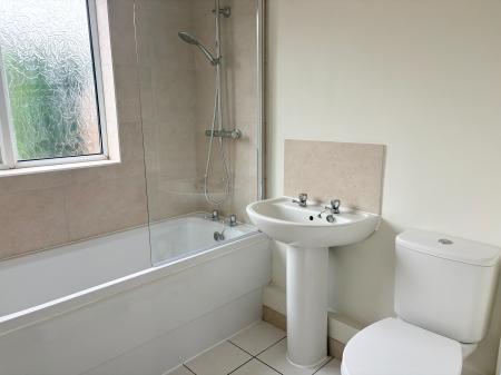 3 bedroom Semi-detached house to let in Lake Terrace, Melton Mowbray, LE13