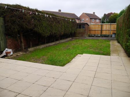 3 bedroom Semi-detached house to let in Lake Terrace, Melton Mowbray, LE13