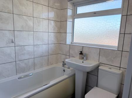 1 bedroom Terraced House to let in Robin Crescent, Melton Mowbray, LE13
