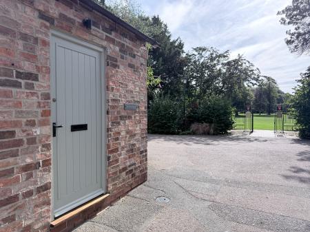 2 bedroom Semi-detached house to let in Park Lane, Melton Mowbray, LE13