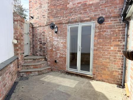 2 bedroom Semi-detached house to let in Park Lane, Melton Mowbray, LE13