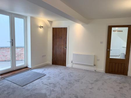 2 bedroom Semi-detached house to let in Park Lane, Melton Mowbray, LE13