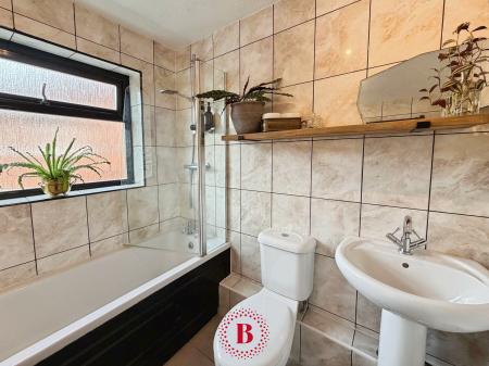 3 bedroom Semi-detached house for sale in Hawthorn Drive, Melton Mowbray, LE13