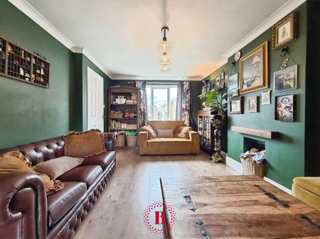 3 bedroom Semi-detached house for sale in Hawthorn Drive, Melton Mowbray, LE13