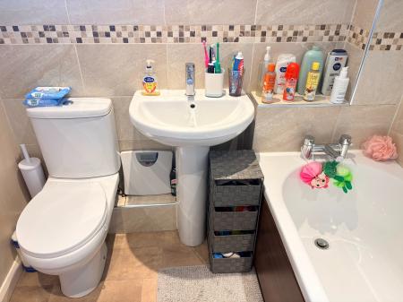 3 bedroom Semi-detached house to let in Grange Drive, Melton Mowbray, LE13