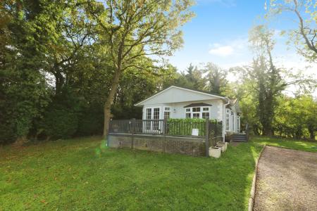 2 bedroom Park home for sale in Burnham Green Road, Welwyn, AL6