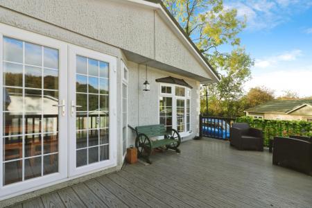 2 bedroom Park home for sale in Burnham Green Road, Welwyn, AL6