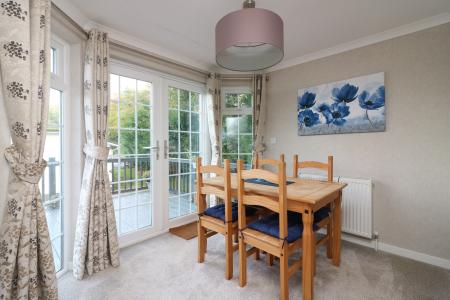 2 bedroom Park home for sale in Burnham Green Road, Welwyn, AL6