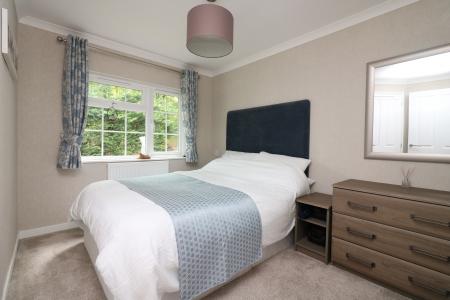 2 bedroom Park home for sale in Burnham Green Road, Welwyn, AL6