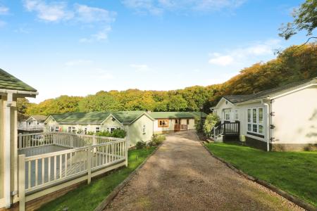 2 bedroom Park home for sale in Burnham Green Road, Welwyn, AL6